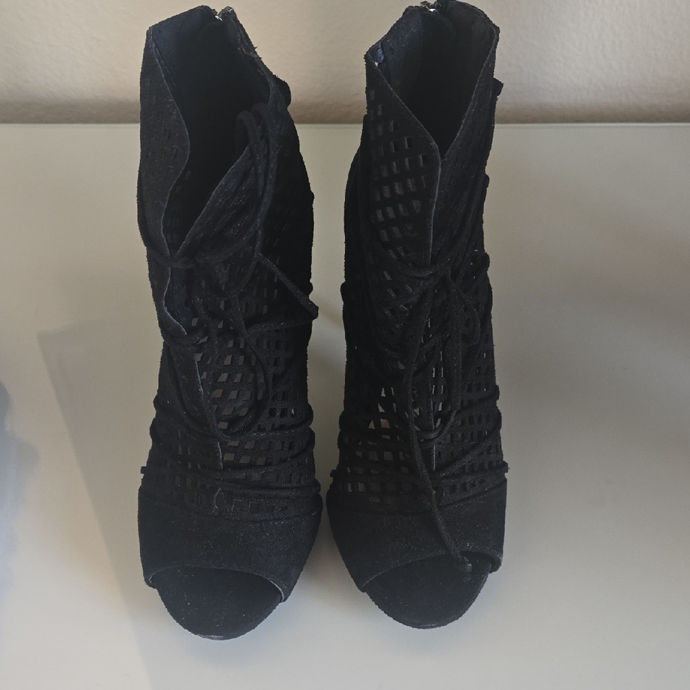 Zigi Soho Black Lace-Up Women's Boots